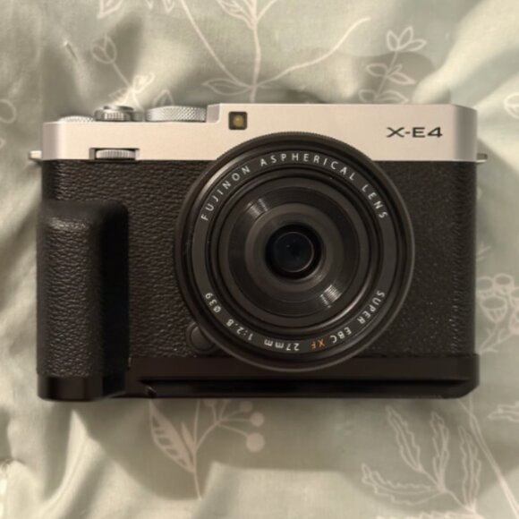 fujifilm X-E4 digital camera with fujifilm XF27mmF2.8 lens and accessories - Picture 1 of 5